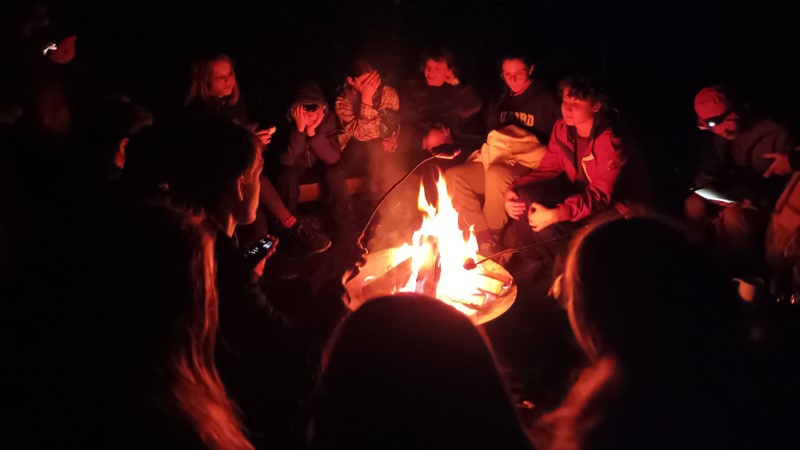 Nevyměkli! Třicet dofáků ze tří škol strávilo deštivou noc a den v kralupských Rusavkách