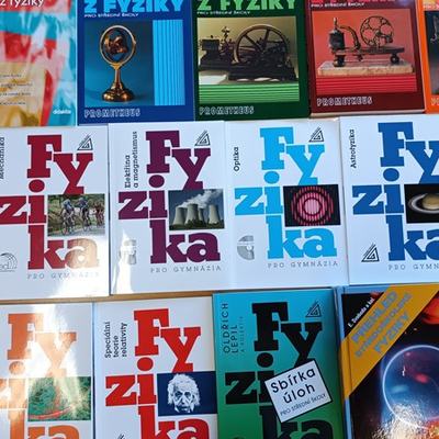 Učebnice fyziky, matematiky a chemie nově ve školní knihovně