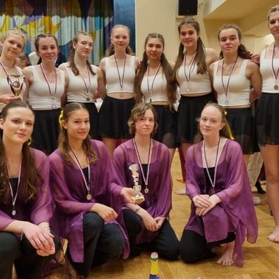 Studentky si vytančily stříbro a bronz v okresním kole Středočeského tanečního poháru